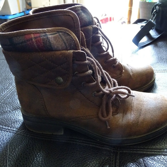 AMERICAN EAGLE BOOTS SZIE 7 1/2 - Picture 3 of 4